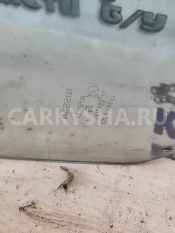 Стекло двери Nissan Liberty 