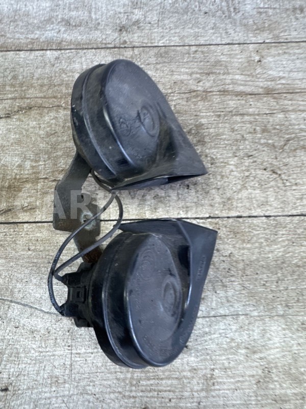 Сигнал звуковой Ford Kuga 1 Focus 2 Ford Kuga оригинальный номер 1806512