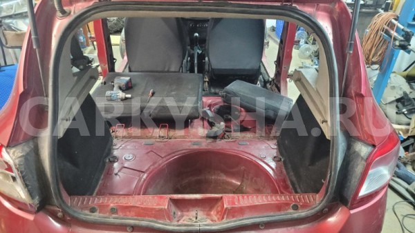 Уплотнитель багажника Renault Sandero 2015 B8MV K7M Renault Sandero 