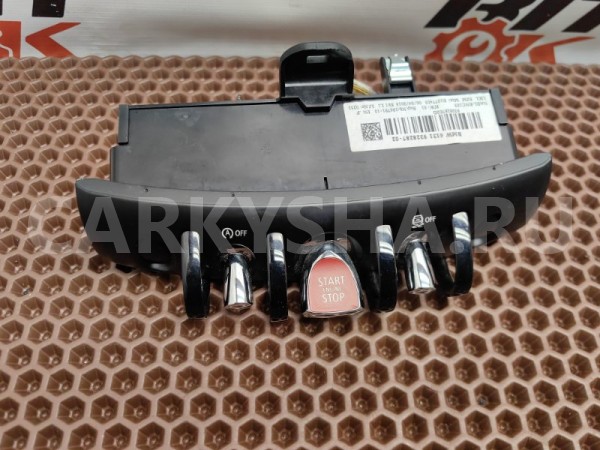 Блок кнопок в центральной консоли BMW 1er 