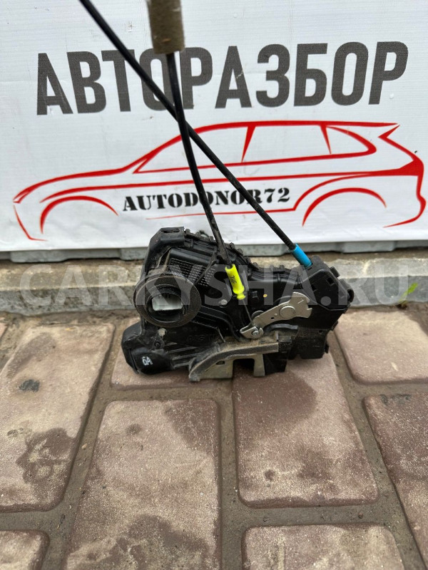 Замок передней левой двери Toyota Avensis T270 Toyota Avensis оригинальный номер 6904002210