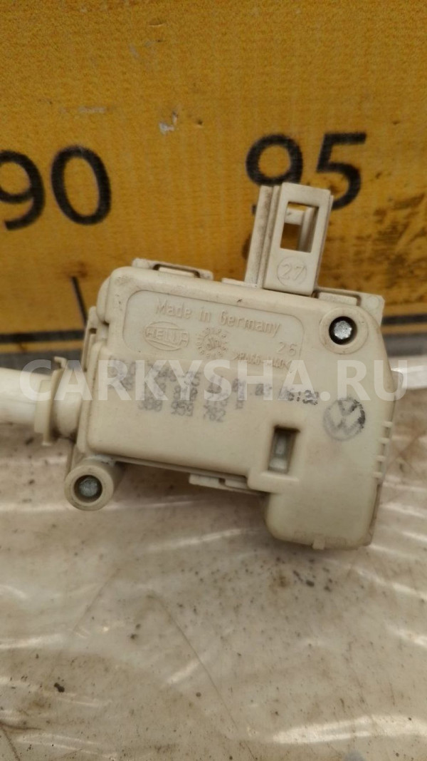 380959782 Активатор замка крышки топливного бака Skoda Octavia оригинальный номер 380959782