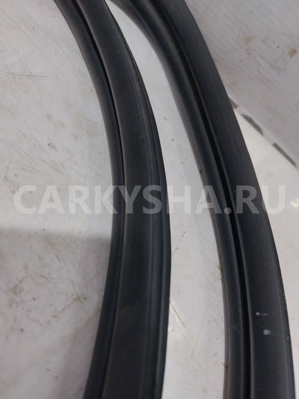 Уплотнитель крышки багажника Opel Astra J универса Opel Astra оригинальный номер 13258107