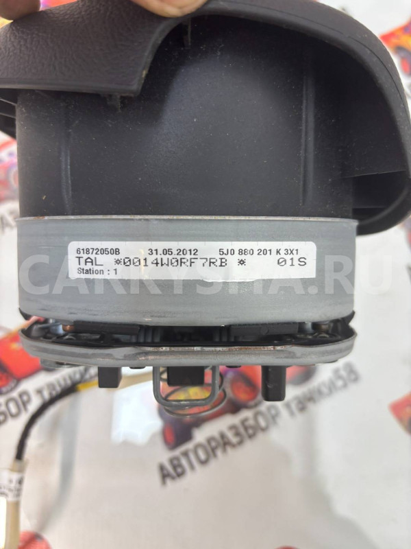подушка безопасности водителя Skoda Fabia оригинальный номер 5J0880201K3X1