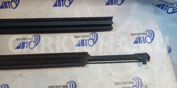 Накладка стекла переднего левого Toyota Avensis 2 Toyota Avensis оригинальный номер 7572020491