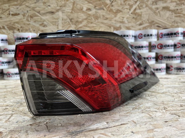 Фонарь задний правый Toyota RAV 4 V (XA50) оригинальный номер 81551-42230