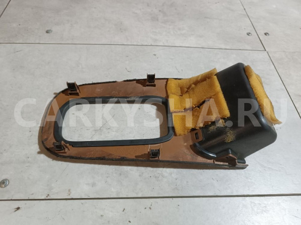 Накладка центральной консоли Nissan Cefiro оригинальный номер 969412Y600