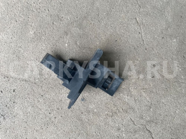 Кронштейн горловины бачка омывателя Volkswagen Polo 1,6 мкпп Volkswagen Polo оригинальный номер 6R0955195