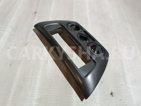 Рамка магнитолы Mitsubishi Lancer оригинальный номер MR532639