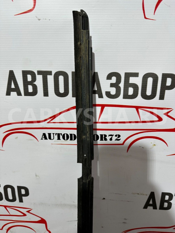 Уплотнитель стекла зад прав Toyota Yaris 2005-2012 Toyota Yaris оригинальный номер 6818052100