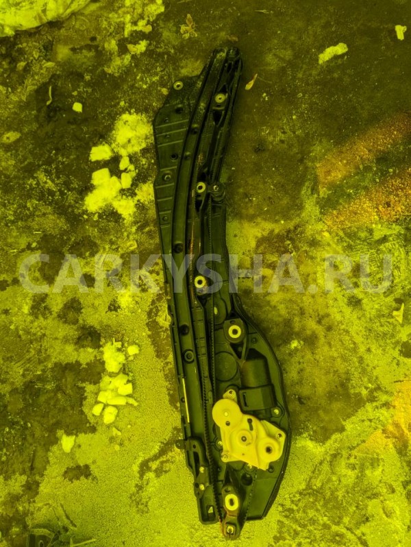 Замок двери Toyota Noah оригинальный номер 150619120354