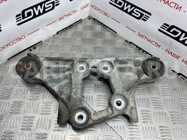 Кронштейн редуктора Toyota Ipsum 