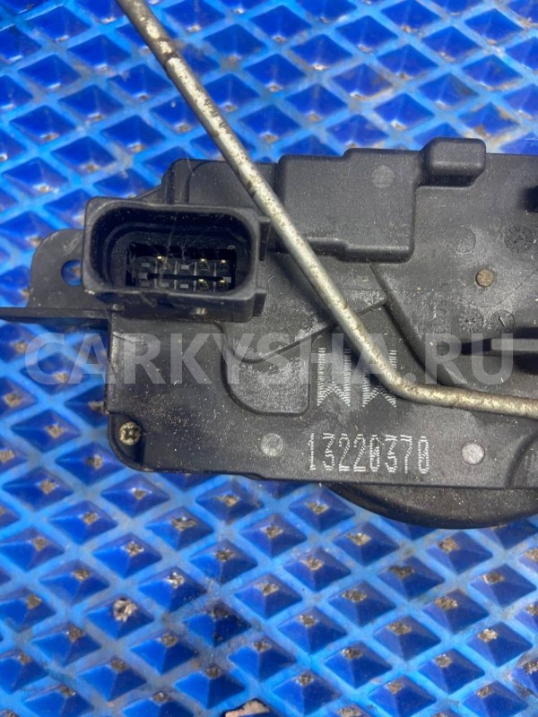 Замок двери Opel Astra GTC H (2004—2007) Opel Astra оригинальный номер 13220370