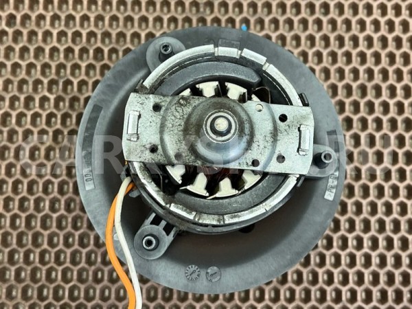 Моторчик печки правый руль BMW X1 