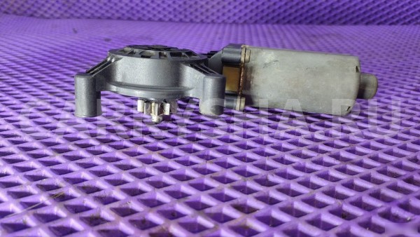 Моторчик стеклоподъёмника п/л Mercedes-Benz W210 Mercedes-Benz E-klasse оригинальный номер 0130821670