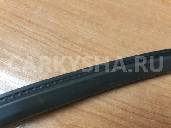 Уплотнитель стекла двери передний правый Volkswagen Passat 