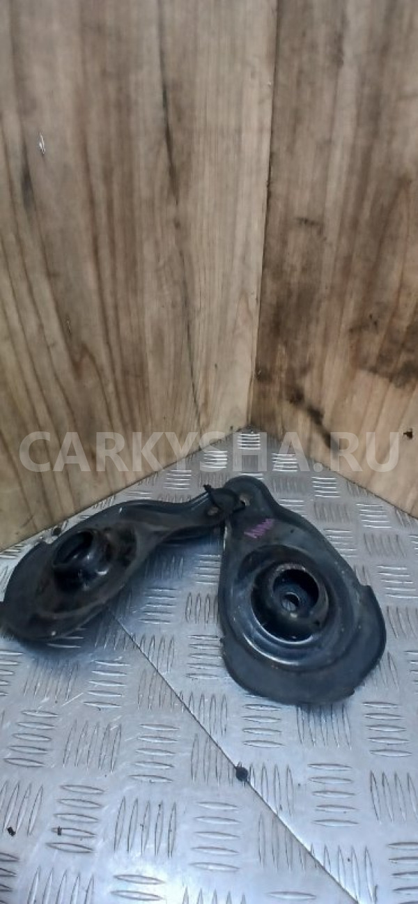 Крепление балки подвески Toyota Mark X 