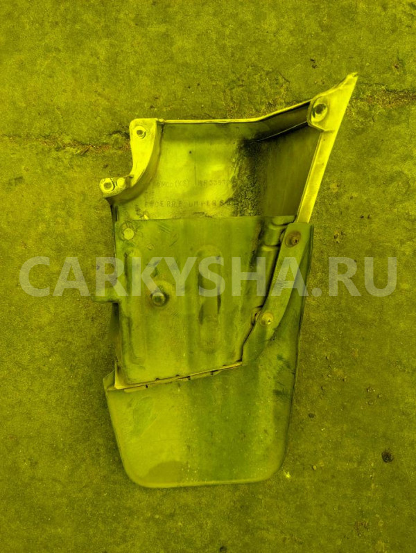 Клык бампера Mitsubishi Pajero оригинальный номер MR335725