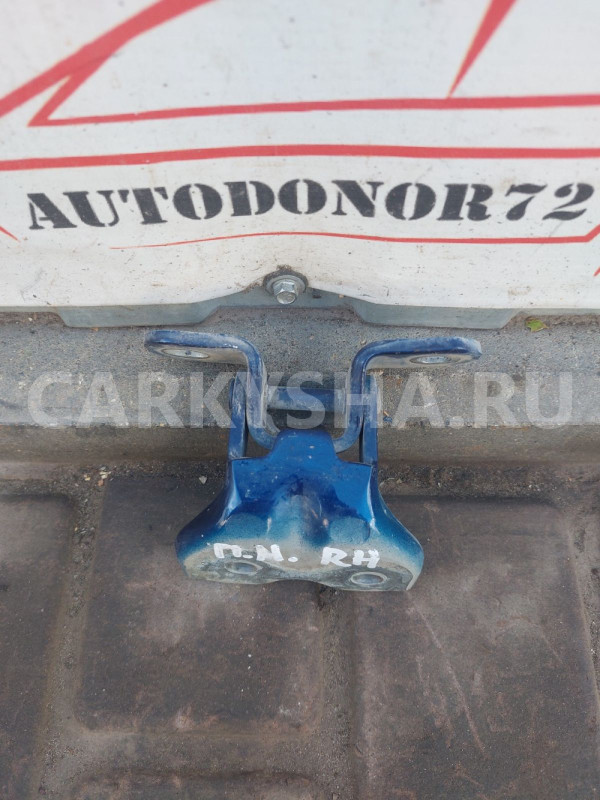 Петля правой передней двери нижняя  Hyundai Getz Hyundai Getz оригинальный номер 793251C000