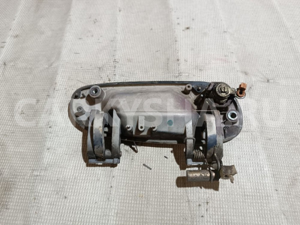 Ручка двери передней наружная левая Mitsubishi Galant оригинальный номер MB963029