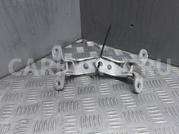 Петля двери Toyota Alphard 
