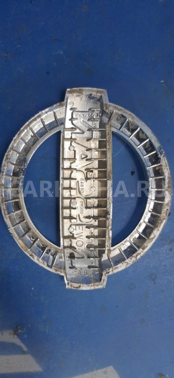 Эмблема Nissan Almera 2015 84890EW000 G15 K4M, задняя Nissan Almera 