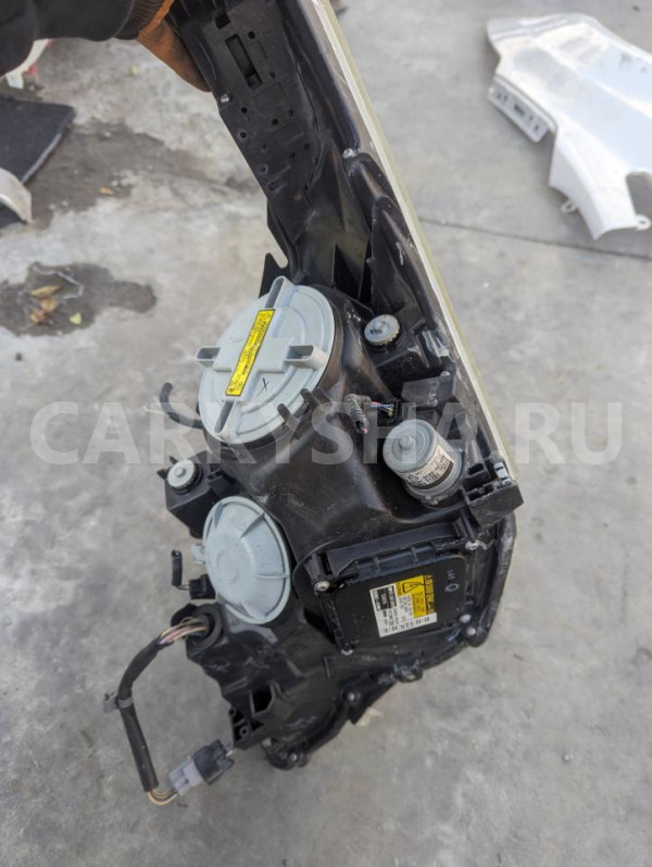 Фара Toyota Avensis оригинальный номер 8114005322
