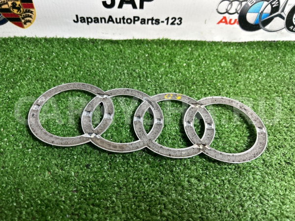 Эмблема Audi Q5 2010 Audi Q5 