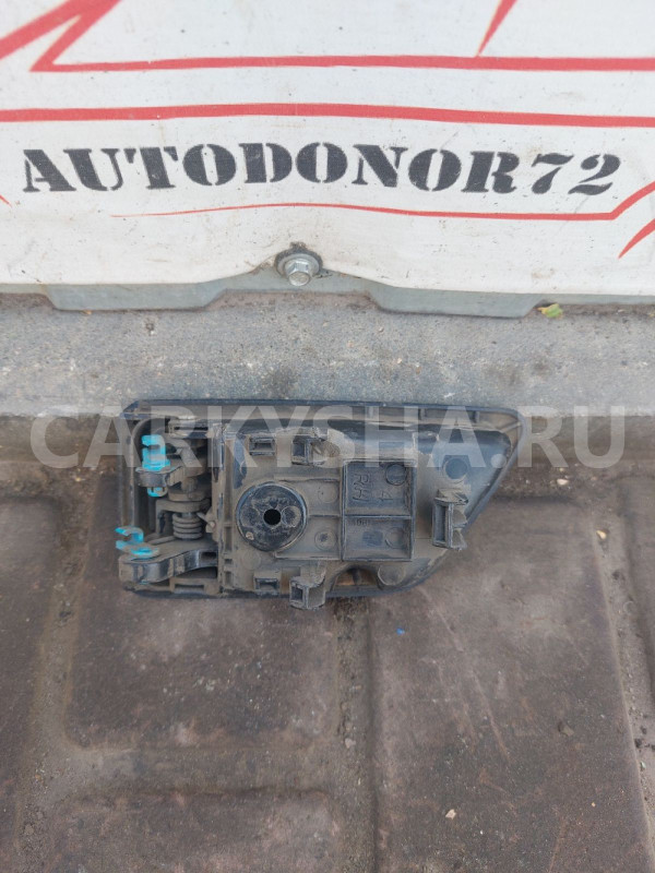 Ручка двери внутренняя правая Hyundai Getz Hyundai Getz оригинальный номер 826201C001WK