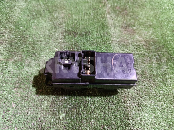 Блок управления стеклоподъемниками Mazda 2 оригинальный номер GJ6A66350