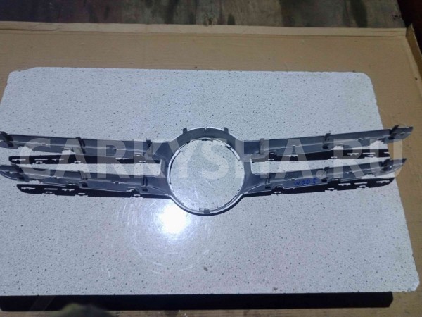 Накладка на решетку радиатора Mercedes-Benz C-класс W205/S205/C205/A205 (2014—2018) Mercedes-Benz C-klasse оригинальный номер a2058880160