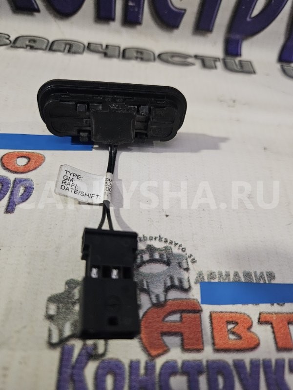 Кнопка открывания багажника Opel Astra 