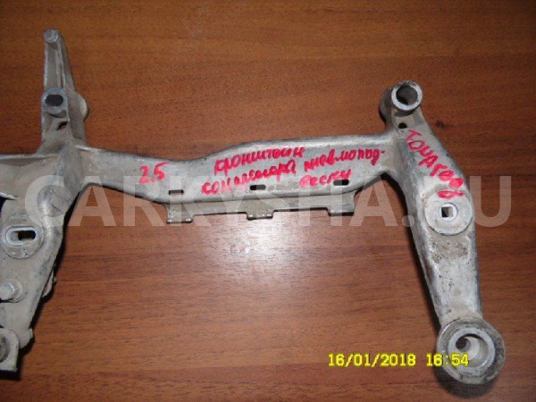 Кронштейн компрессора пневмоподвески Volkswagen Touareg I рестайлинг (2006—2010) Volkswagen Touareg оригинальный номер 7L0616879