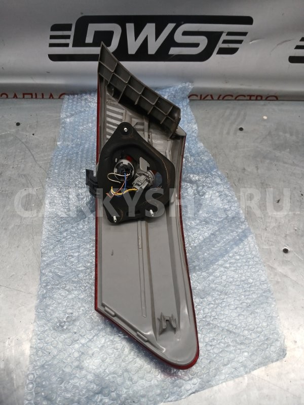 Фонарь стоп сигнала левый Toyota Camry 