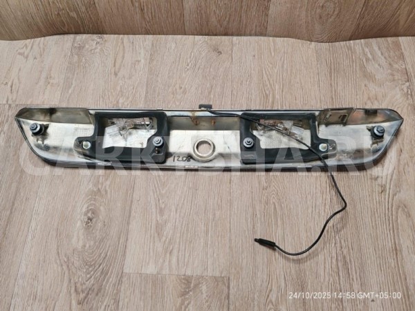 Накладка крышки багажника Nissan Terrano 2018 9081100Q0A F4R Nissan Terrano 