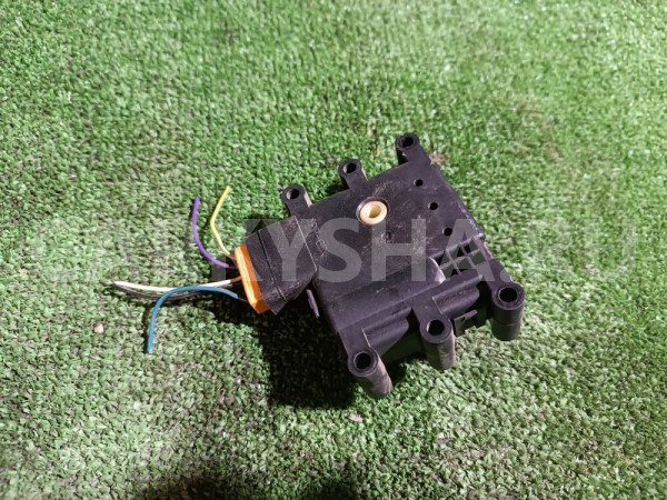 Моторчик заслонки отопителя Mazda 6 оригинальный номер GJ6A61B60