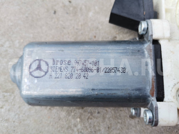 Моторчик стеклоподъемника правый передний A2218202842 Mercedes-Benz S-Class W221 Mercedes-Benz S-klasse оригинальный номер A2218202842