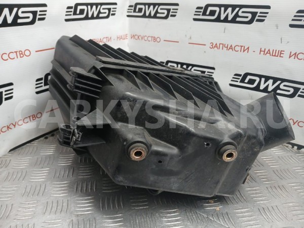 Корпус воздушного фильтра Toyota Ipsum 