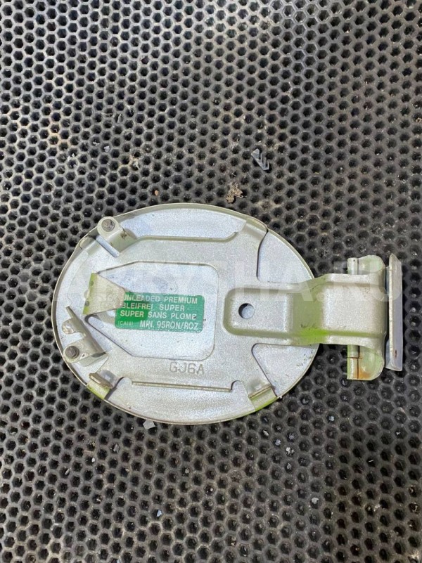 Лючок бензобака Mazda 6 GG (2002—2005) Mazda 2 оригинальный номер GJ6A42410E