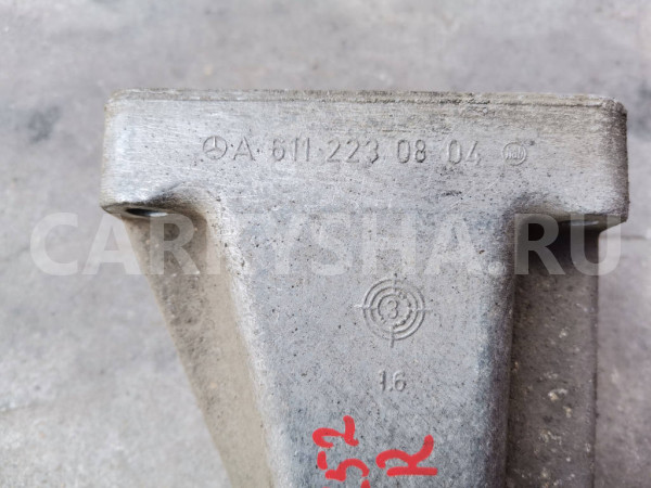 Кронштейн двигателя правый Mercedes E W211 Mercedes-Benz E-klasse оригинальный номер A6112230804