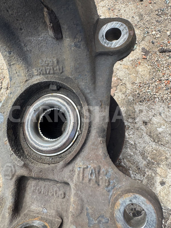 Кулак поворотный передний левый LR Freelander 2 Land Rover Freelander оригинальный номер LR006859