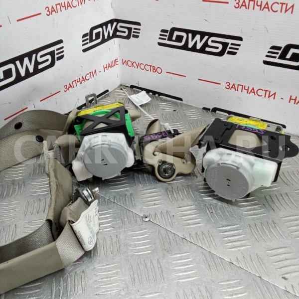 ремень безопасности передних сидений Toyota Vitz 