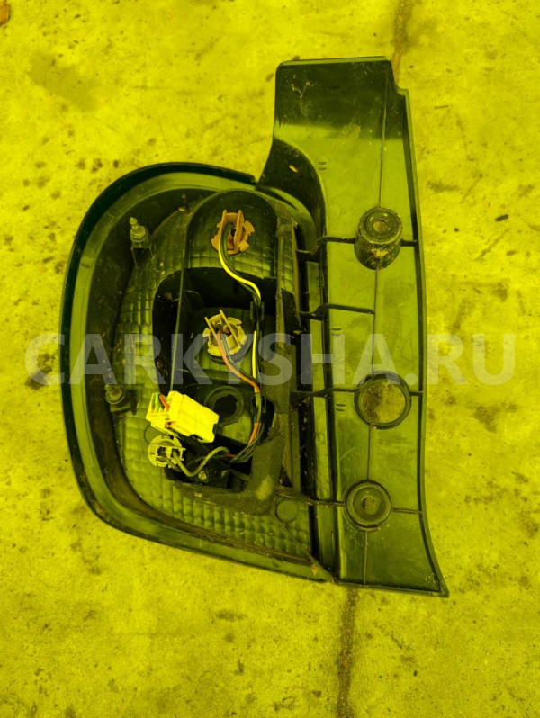 Фонарь задний Nissan March 