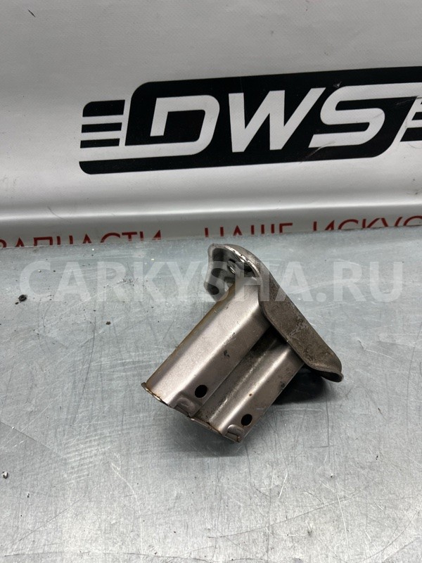 Усилитель бампера Toyota Vitz 