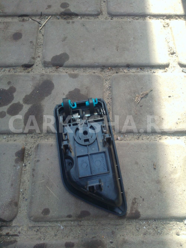 Ручка внутренняя правая Hyundai Getz Hyundai Getz оригинальный номер 826201C020