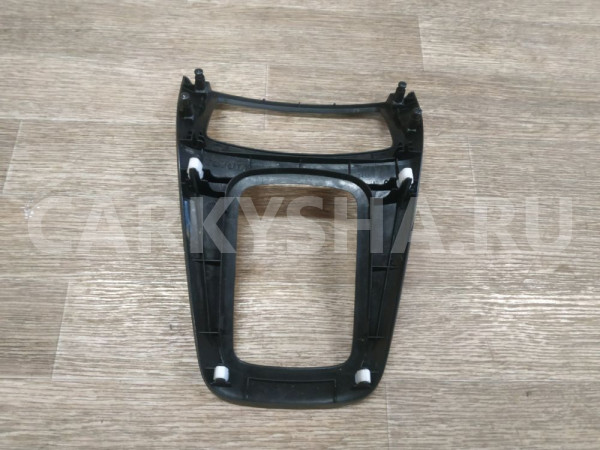 Накладка (кузов внутри) Toyota Avensis оригинальный номер 5882105010