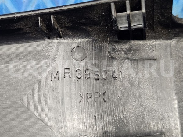 Заглушка накладка сиденья Mitsubishi Pajero 3 4 Mitsubishi i оригинальный номер MR395041