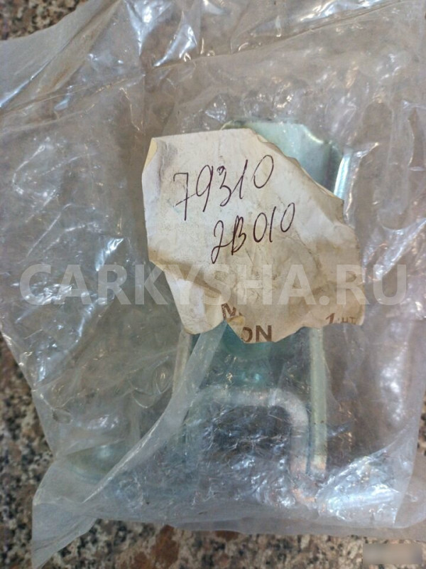 Петля двери передней левой верхняя Хундай Санта Фе Hyundai Santa Fe оригинальный номер 793102B010