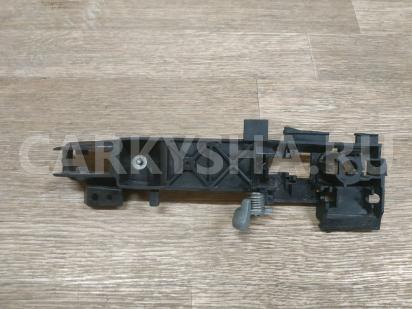 Кронштейн ручки Ford Explorer оригинальный номер BB5Z7826685A