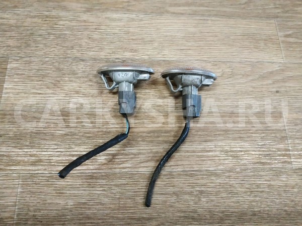 Повторитель на крыло белый Mazda 3 